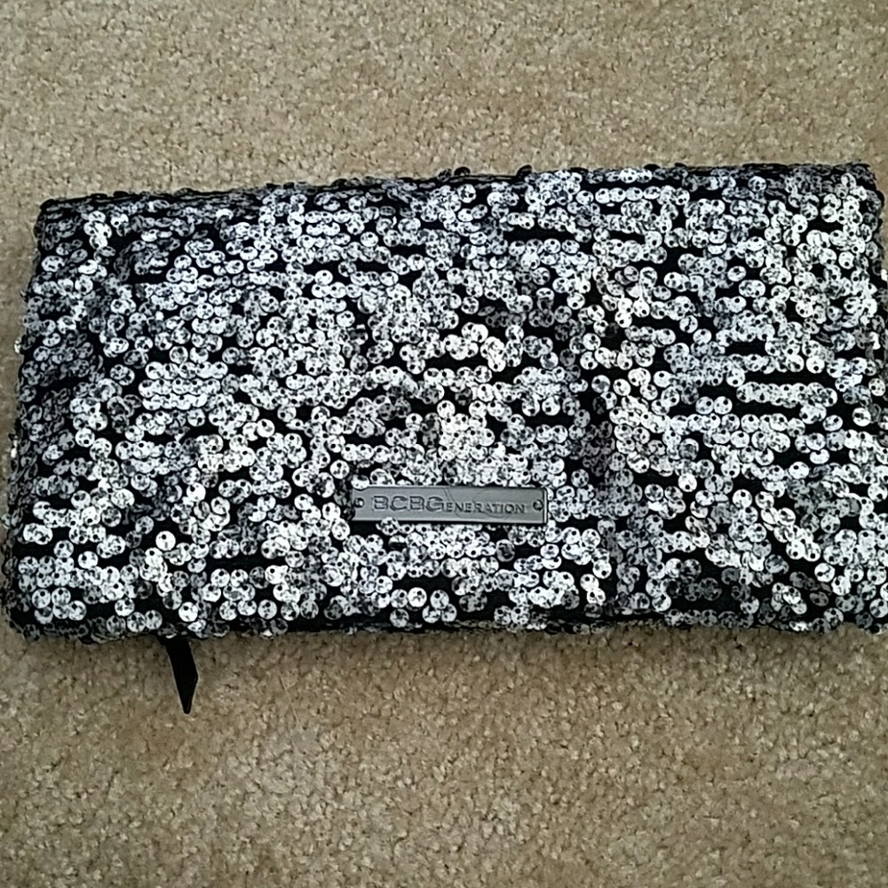 BCBG sequence clutch